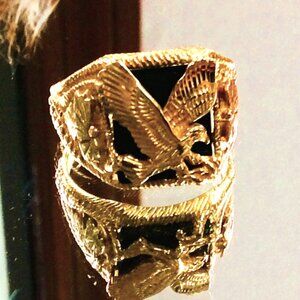 Black Hills Gold Onyx Eagle Ring 10K Yellow Rose Green leaves Men's signet ring.